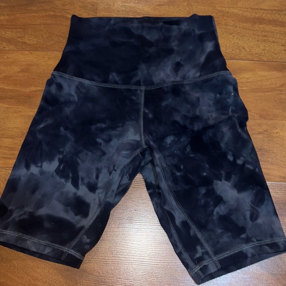 Lulu lemon biker shorts - Picture 2 of 2